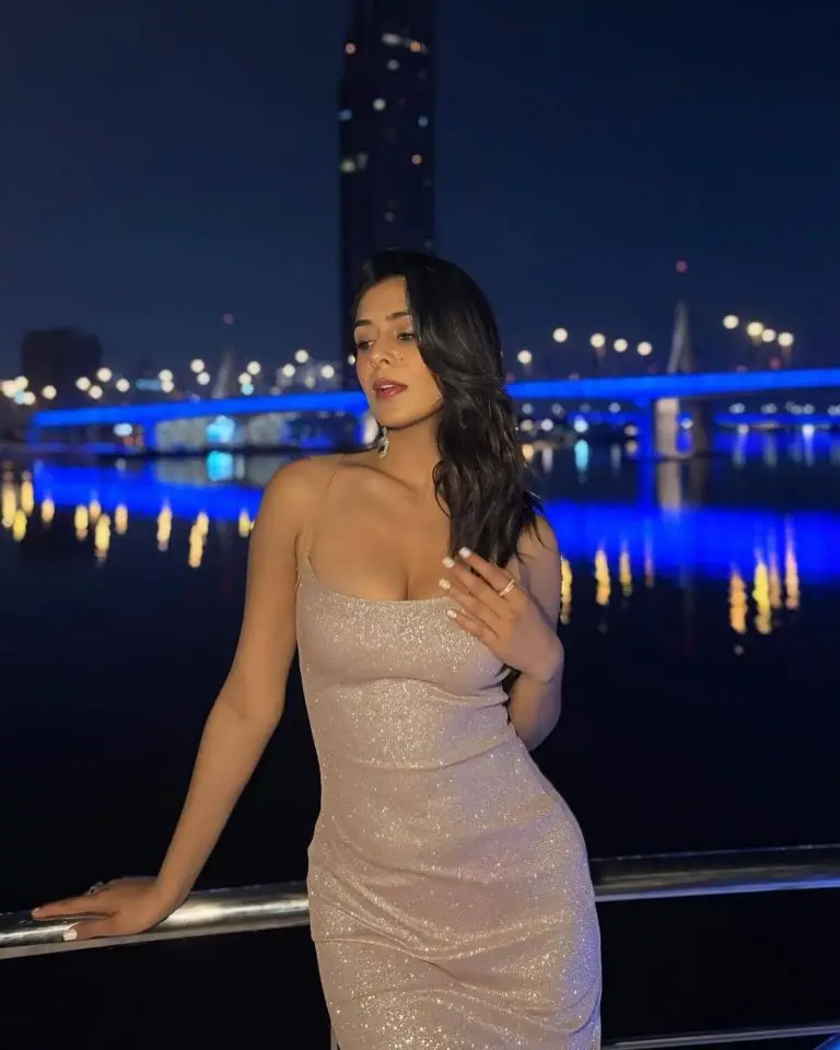 Escorts in Business Bay Maanat is hot and full package