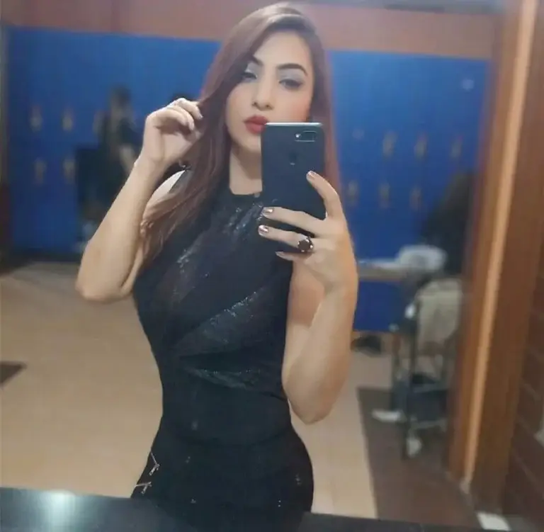 Beautiful escorts in Dubai Marina Neha waiting for a romantic date